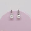 Small pearl earrings in silver