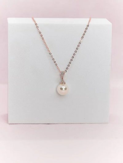Rose gold pendant necklaces