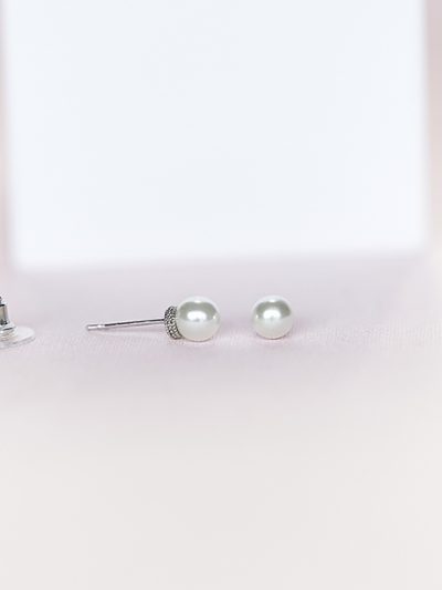 Pearl stud wedding earrings