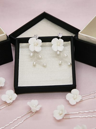 Drop earrings with flowers