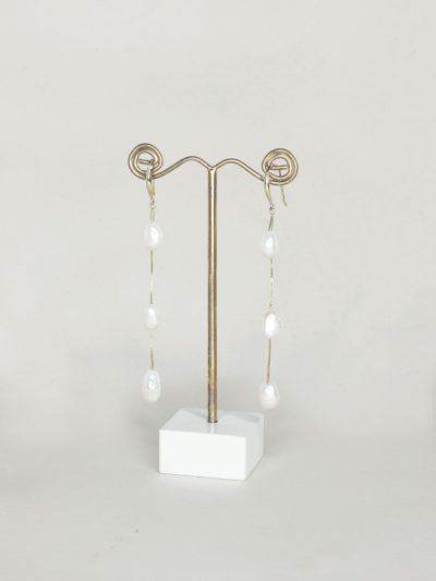 triple pearl long earrings in gold.