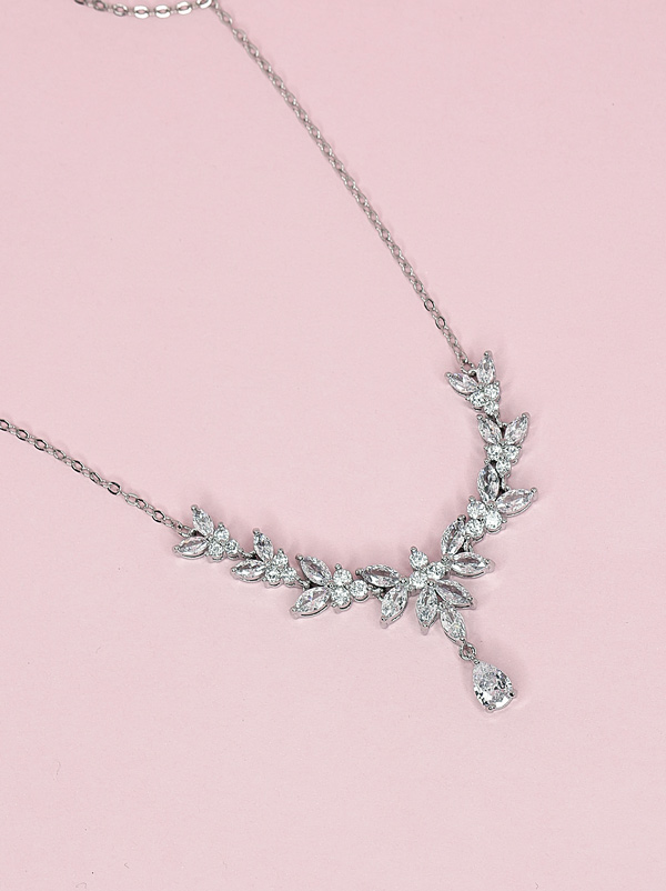 Drop wedding necklace in silver with diamonties.