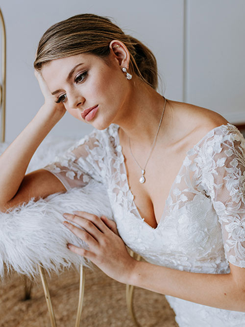 36 Sparkly Shoulder Necklace Designs for Beautiful Brides | Beautiful bride,  Bride, Shoulder necklace
