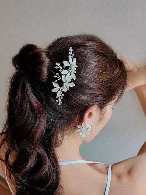 Hair comb with leaf design