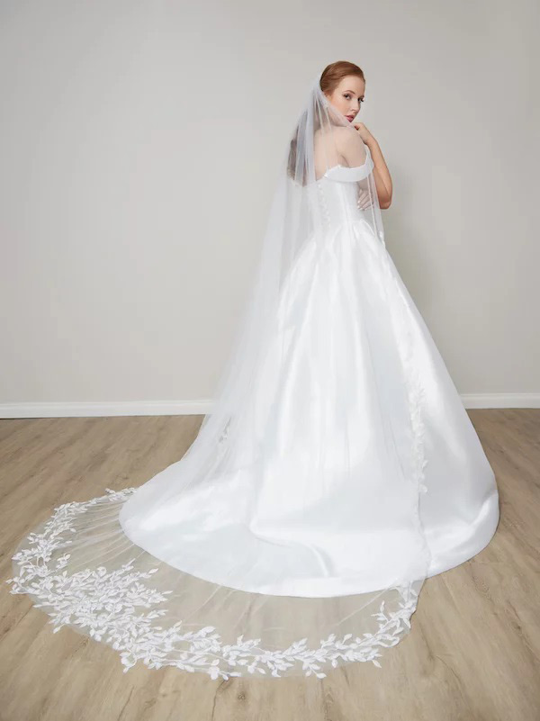 Forest one tier lace veil