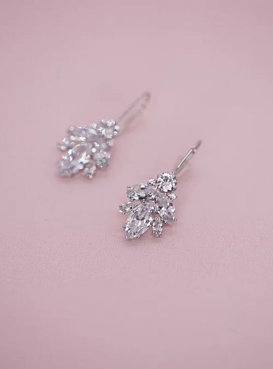 How to choose a pair of earrings that will suit me.