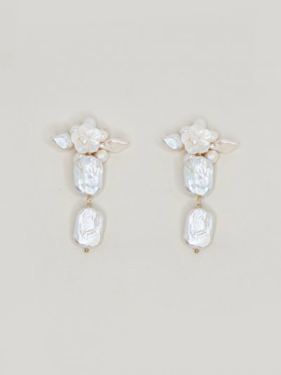 Deluxe drop earrings with natural pearls.