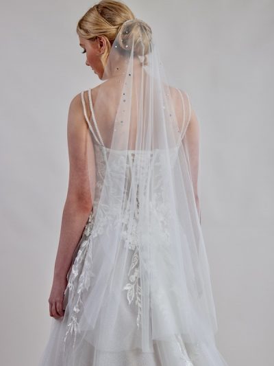 Simple wedding veils.