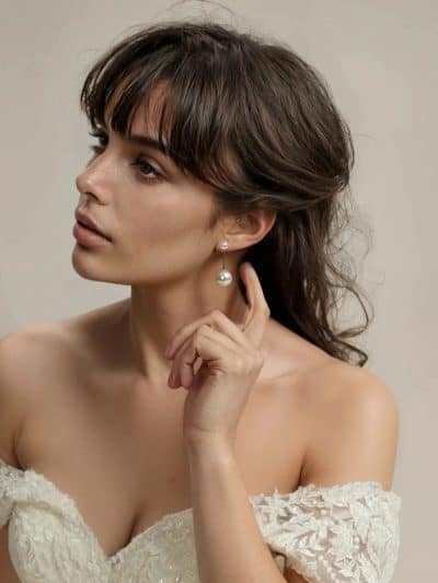 Modern pearl drop bridal earrings.